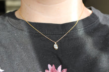 Load image into Gallery viewer, White Bloom Oval Necklace (gold)