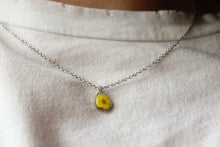 Load image into Gallery viewer, Yellow Narcissus Drop Necklace (silver)