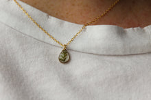Load image into Gallery viewer, Fern Necklace (gold)