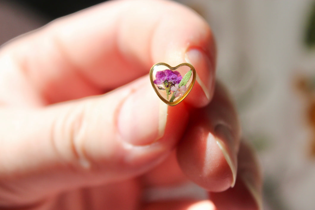 Alyssum Heart Studs (gold)