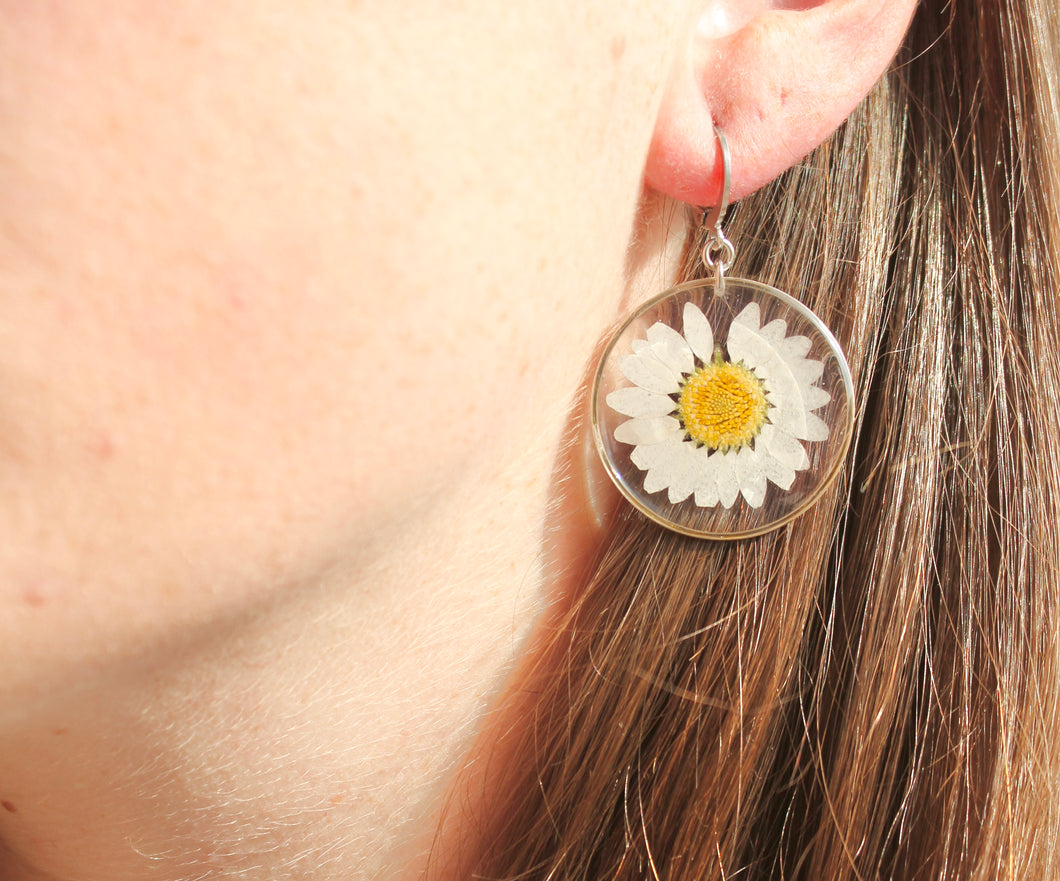 Round Daisy Huggies (silver/gold)