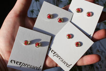 Load image into Gallery viewer, Red Queen Anne&#39;s Lace Round Studs (silver)
