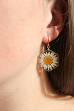 Load image into Gallery viewer, Hexagon Daisy Huggies (gold)
