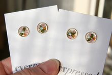 Load image into Gallery viewer, Pink + Orange Queen Anne&#39;s Lace Round Studs (silver/gold)

