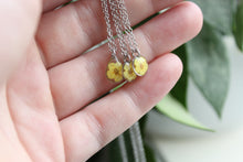 Load image into Gallery viewer, Yellow Narcissus Drop Necklace (silver)
