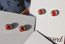 Load image into Gallery viewer, Red Queen Anne&#39;s Lace Round Studs (silver)
