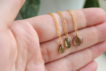 Load image into Gallery viewer, Fern Necklace (gold)
