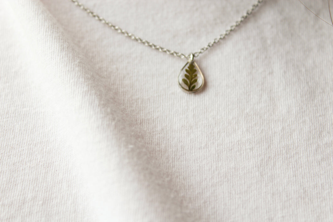 Fern Teardrop Necklace (silver)