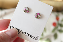 Load image into Gallery viewer, Queen Anne&#39;s Lace Hexagon Studs (gold)
