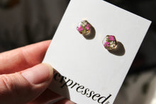 Load image into Gallery viewer, Queen Anne&#39;s Lace Hexagon Studs (gold)
