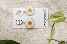 Load image into Gallery viewer, Daisy Earrings
