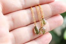 Load image into Gallery viewer, Fern Necklace (gold)
