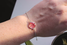 Load image into Gallery viewer, Queen Anne&#39;s Lace Flower Bracelet
